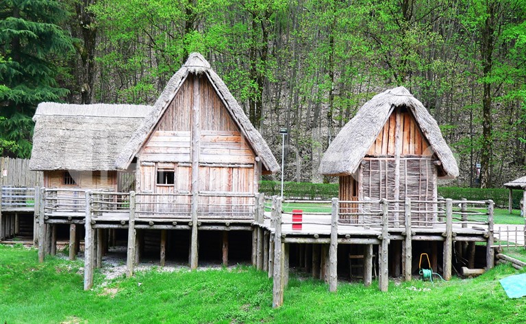 Pfahlbau - Ledrosee
