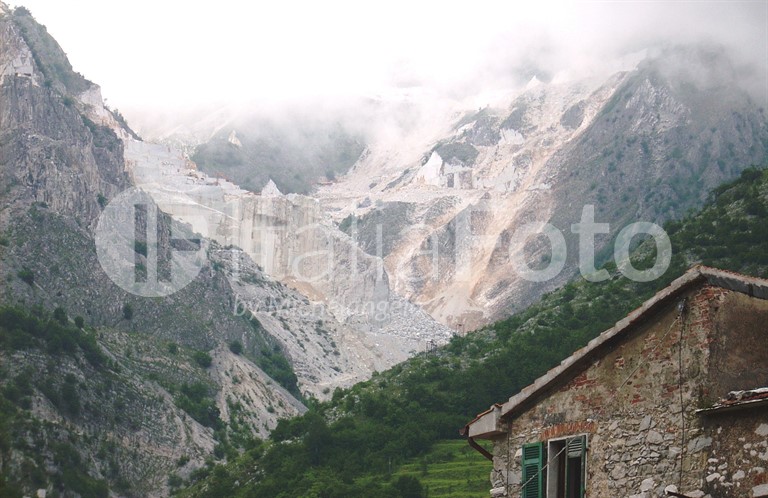 Toskana-Carrara-Marmor-Steinbrueche