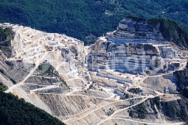 Toskana-Carrara-Marmor-Steinbrueche