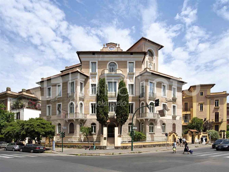 The Cross - Roma